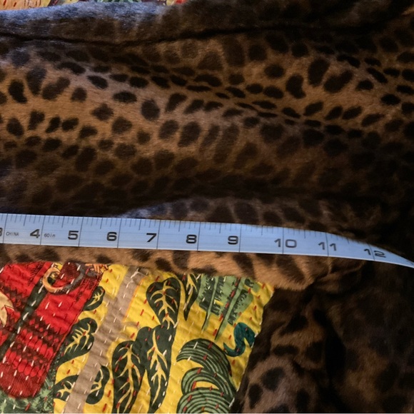 It’s adorable! Vintage style short jacket. Faux fur, size XL, buttons. - Picture 6 of 7